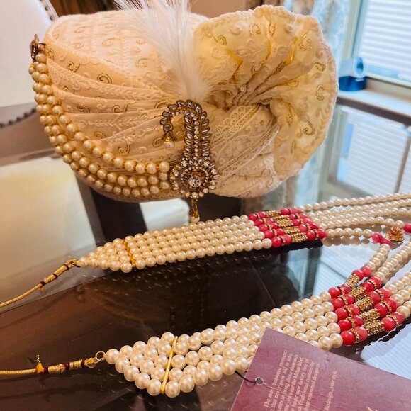 Men Wedding Pagdi with beautiful Pearl Necklace - Picture 1 of 3